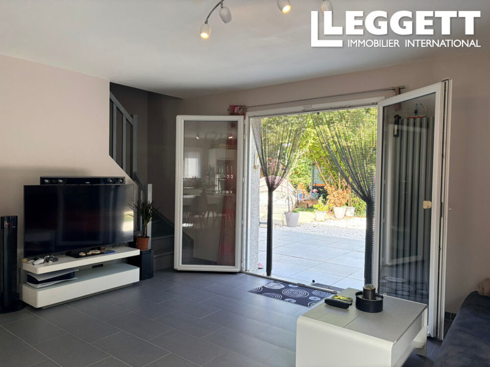 Maison moderne dans un village recherché avec vues sur les montagnes