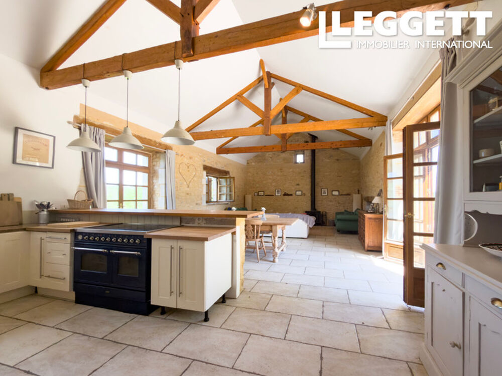 Vente Maison Maison de cinq chambres magnifiquement restaurée, offrant une vue imprenable sur son domaine privé Puy-l'ÉvÊque