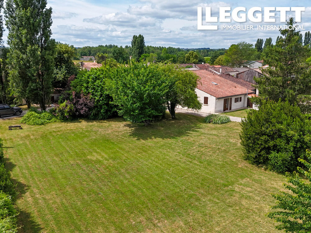 Maison individuelle : 4 chambres - 2 salles de bains. Dépendances et parc jardin. Endroit calme et tranquille