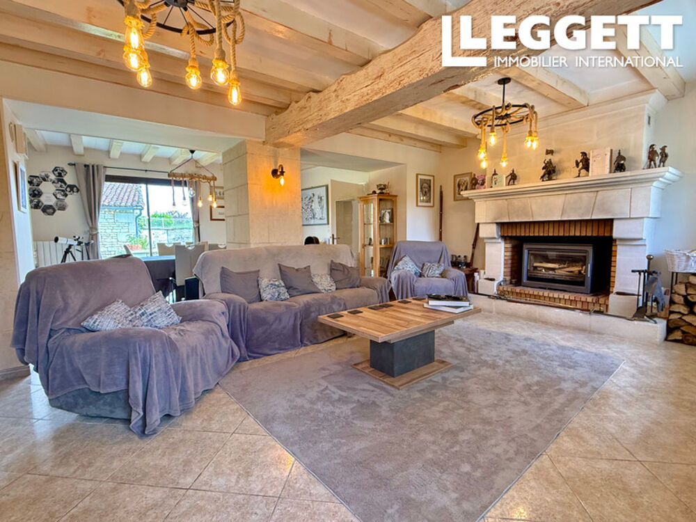 Vente Maison En sud Val de Loire, le charme des pierres, maison avec piscine chauffée et gîte en activité, jardin clos.. DercÉ
