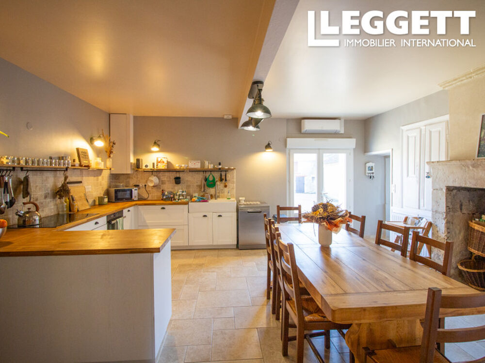 Vente Maison Corps de ferme de trois chambres avec de nombreuses dépendances à Marigny Marmande Marigny-marmande
