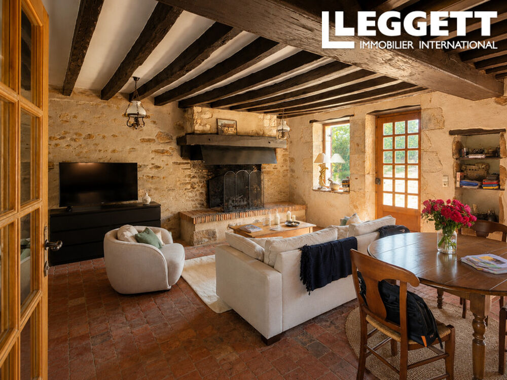 Vente Maison Ferme de caractère avec atelier d?artiste, dépendances et jardins, à 10 min d?une gare avec ligne vers Paris Savigny-en-sancerre