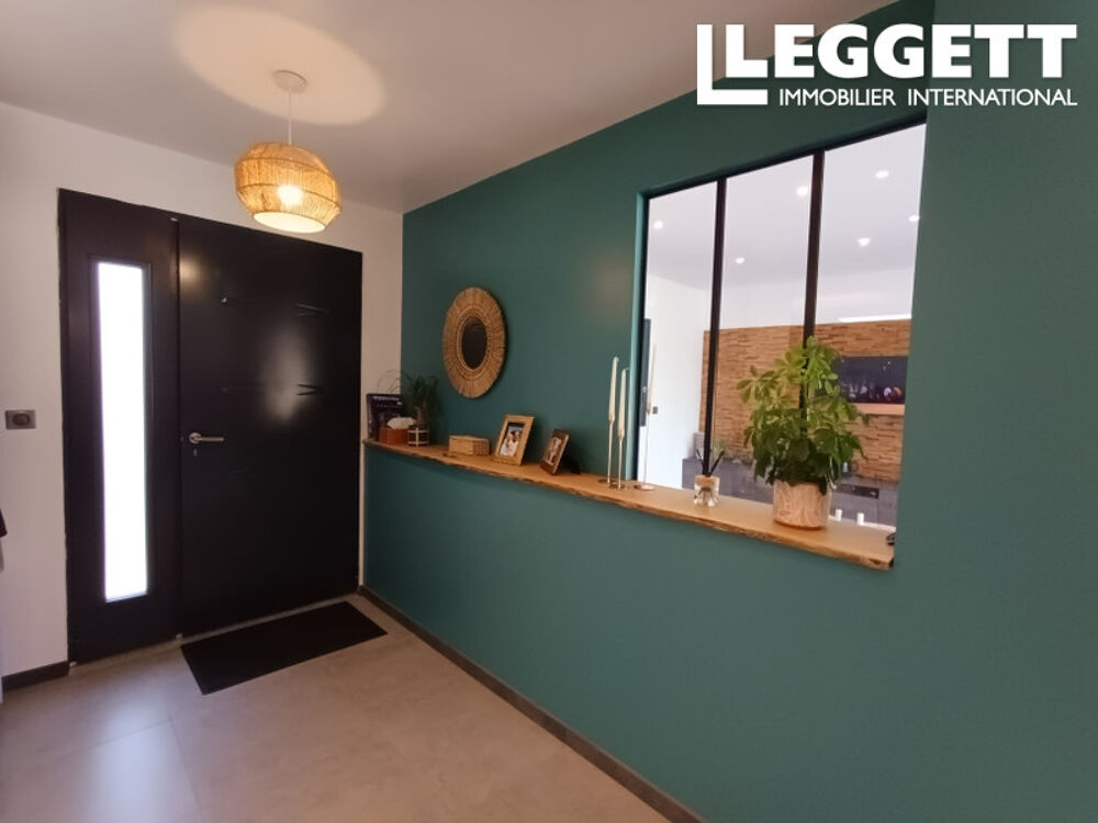 Maison contemporaine proche Périgueux au calme avec grand terrain et vue dégagée et garage.