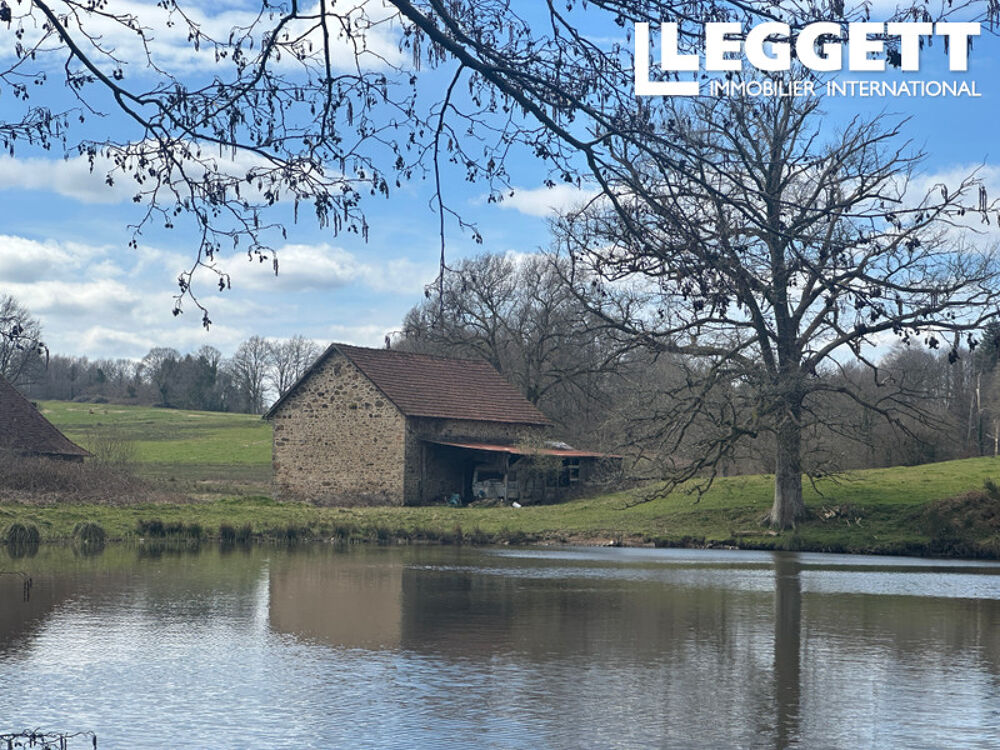 Beau lac avec maison et grange à rénover avec 9 Hectares Près de Ladignac-le-Long