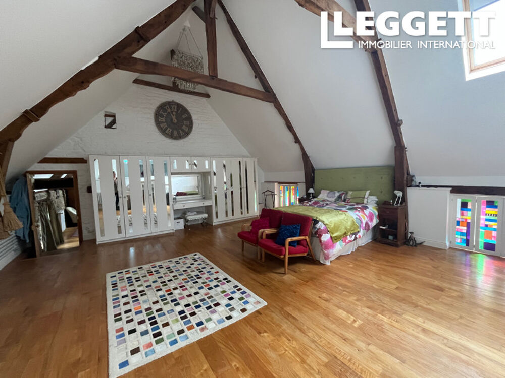 Vente Maison Maison en pierre du 18e siècle avec toit en ardoise, belles boiseries et magnifiques jardins. Le ferrÉ