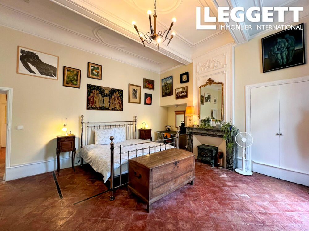 Vente Maison Grande maison de ville sur 2 côtés comprenant 3 appartements, 5 lits, 3 salons, 3 cuisines et 3 salles de bain Quillan