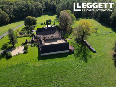   P�rigord Noir ? Ferme fortifi�e authentique sur pr�s de 14 ha en position dominante, aucune nuisance Maison - 270 m�