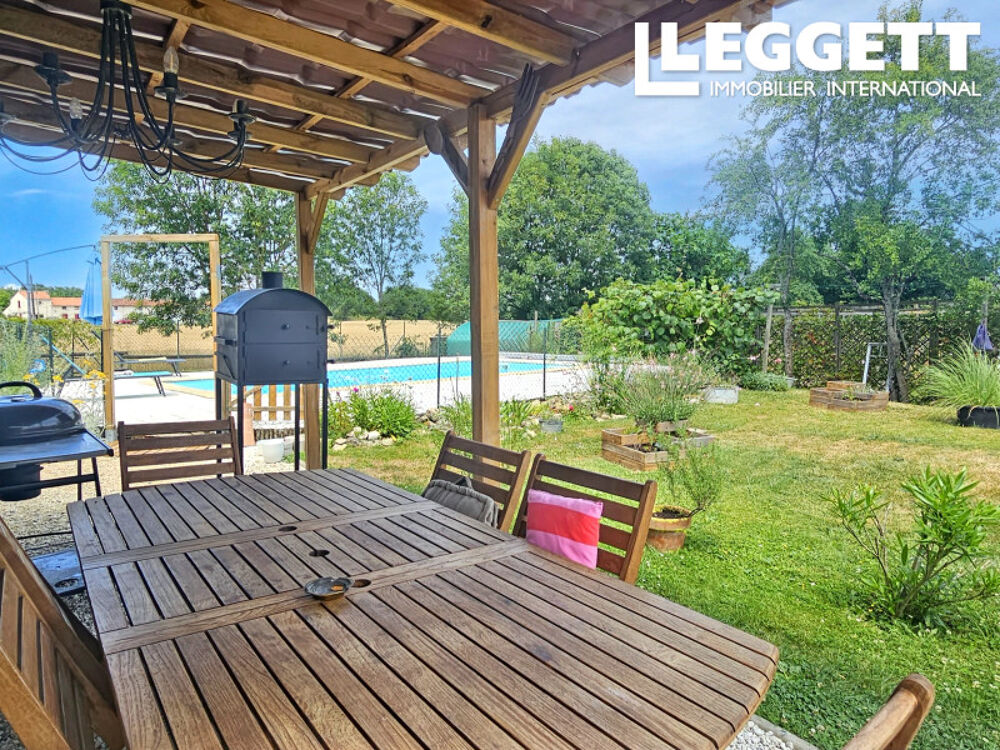 Vente Maison Foussais-Payré : authentique maison en pierre, 3 chambres, piscine, terrain de 710 m² Foussais-payrÉ