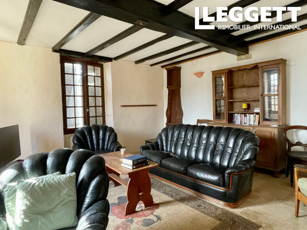 Vente Maison Une propriété en pierre, avec quatre chambres, un jardin et un terrain attenant. Vouharte