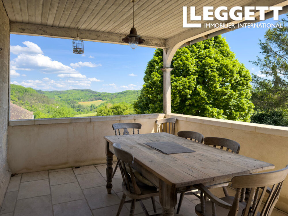 Vente Maison Maison de cinq chambres magnifiquement restaurée, offrant une vue imprenable sur son domaine privé Puy-l'ÉvÊque