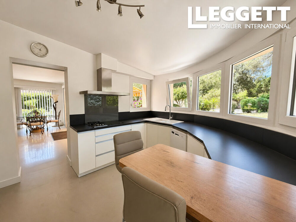 Vente Maison Mougins ? Charmante villa familiale (185 m²) de 5 chambres avec piscine chauffée et vaste jardin paysager Mougins