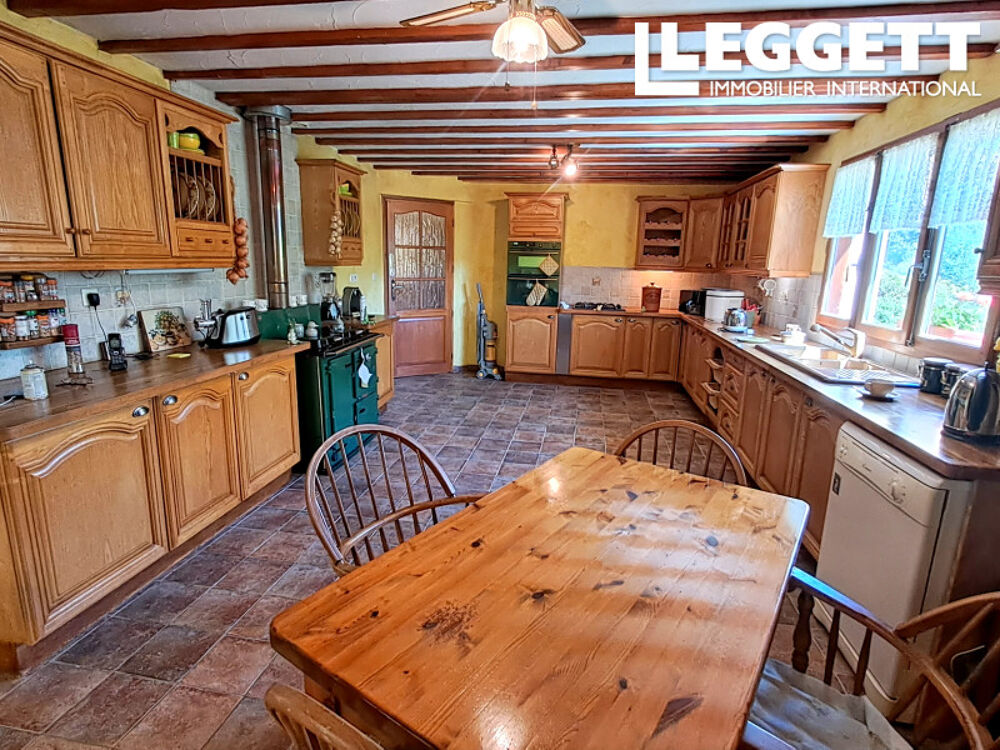 Vente Maison Spacieuse propriété de village de 4 chambres avec garage indépendant et grand étang de pêche ! Champniers-et-reilhac