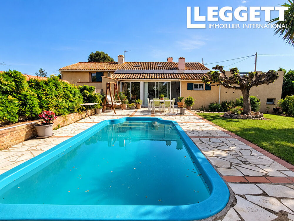 Propriété de caractère 1610 rénovée, piscine, appartement indépendant, garage, plage à env. 5 km