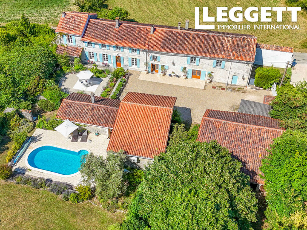 Vente Maison Grande maison de campagne avec piscine, 5 chambres, 4 salles d'eau, parc paysager, proche Matha. Sonnac
