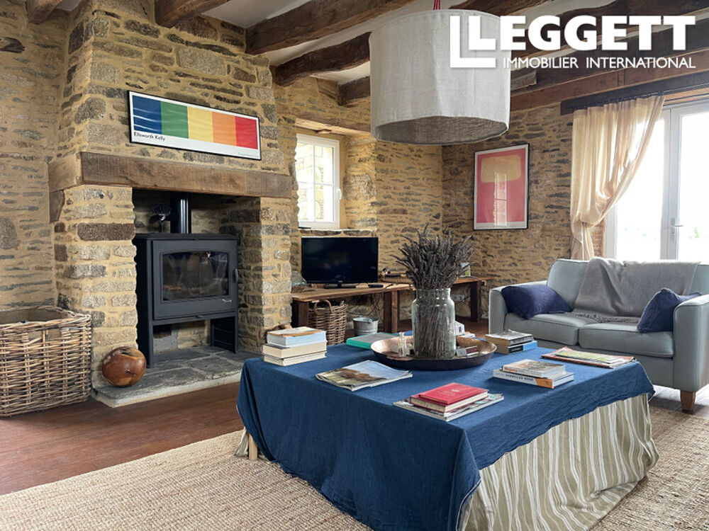 Vente Maison Charmante propriété indépendante de 5 chambres avec dépendances et terrain de 12,000m2 Plouguenast-langast