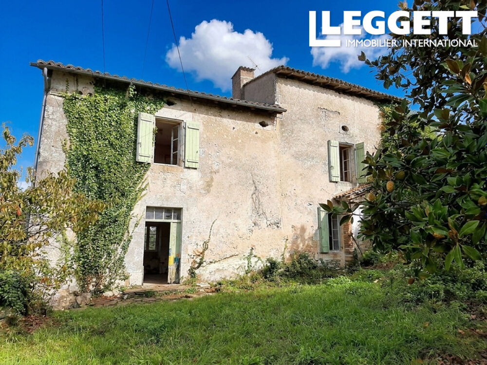 Vente Maison Projet de rénovation : maison de sept pièces, grand grenier, deux granges et un terrain dans un petit hameau. Montignac-le-coq
