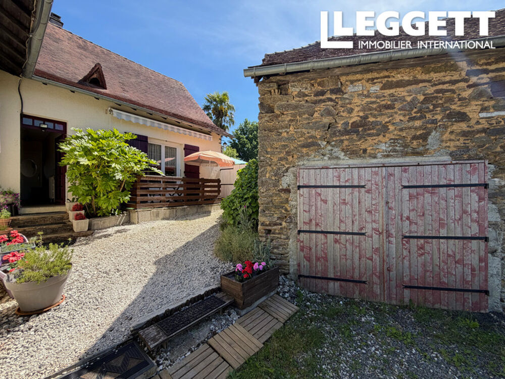 Maison de campagne avec sa grange en pierres et terrain de 1800m2, endroit calme proche de Saint Yrieix.