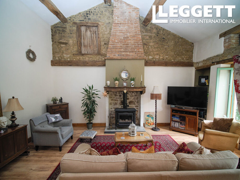 Une jolie maison de village de plain-pied comprenant 3 chambres et un jardin attenant