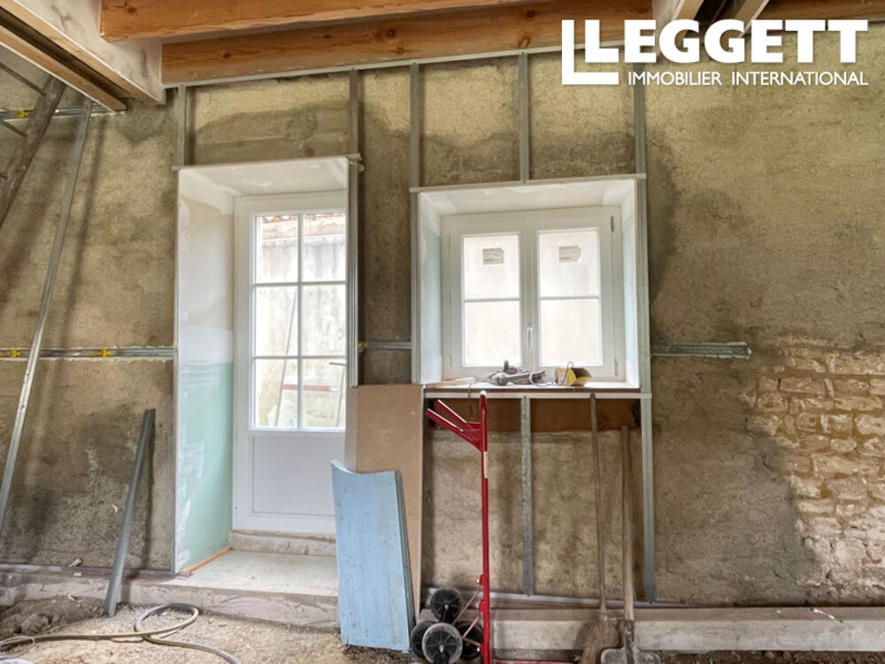 Vente Maison Maison Charentaise individuelle, rénovation a finir. Potentiel pour entreprise ou grand stockage. Val-d'auge
