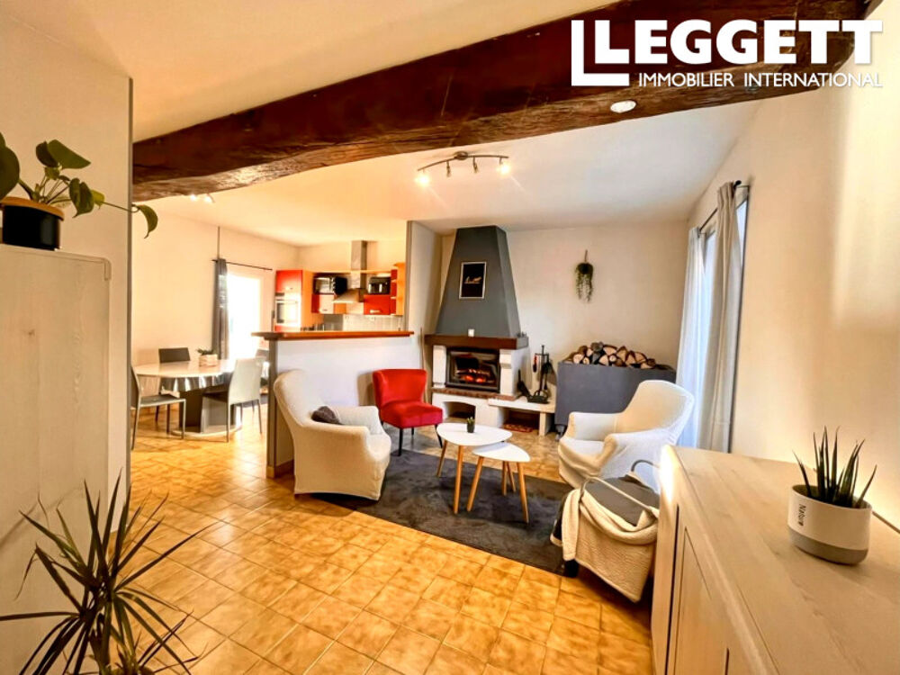 Charmante maison individuelle en pierre de 2 chambres. Située dans un hameau paisible. Sur un terrain de 3.4ha