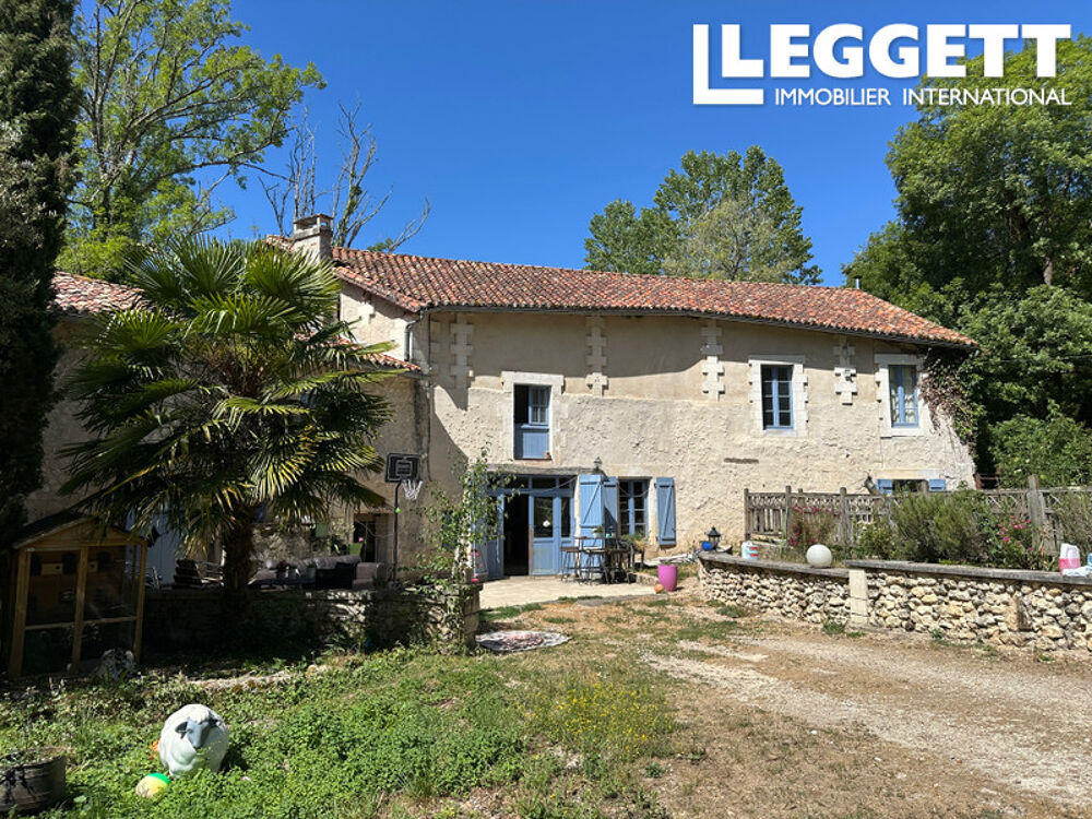 **Superbe ancien moulin avec gîte, piscine, tennis et accès rivière, proche de Bourdeilles