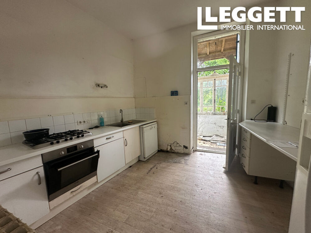 Maison familiale avec jardin et grand atelier, située dans un hameau tranquille du Périgord