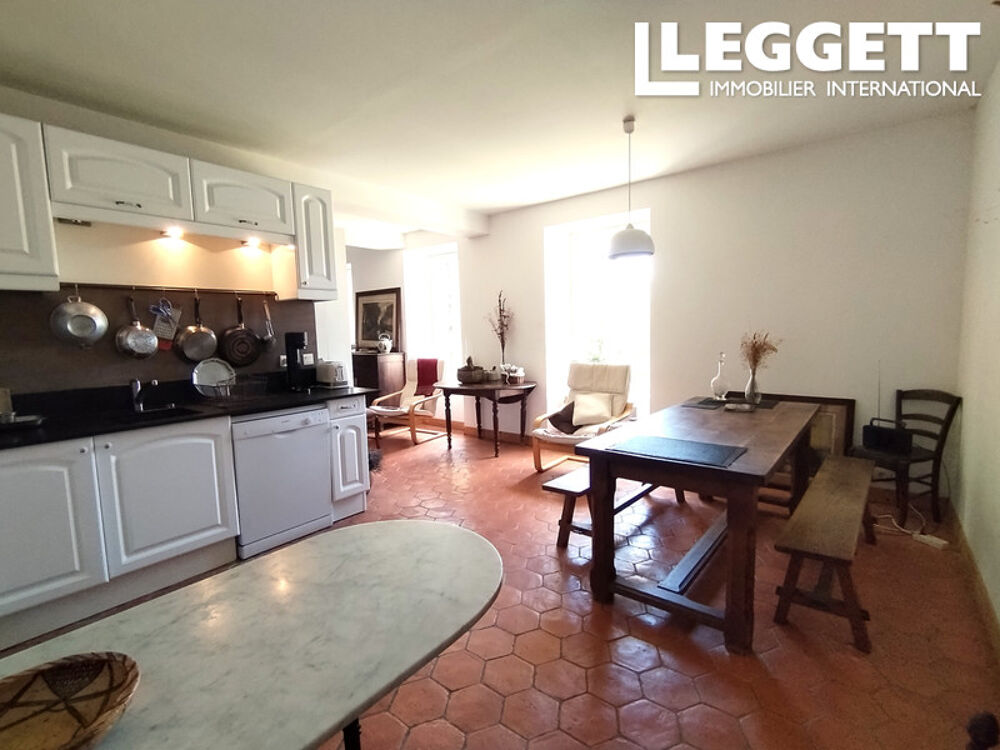 Vente Maison Maison de caractère, située au centre de Tarnac.  Rénovée avec beaucoup de goût,  7 pièces, 4/5 chambres Tarnac