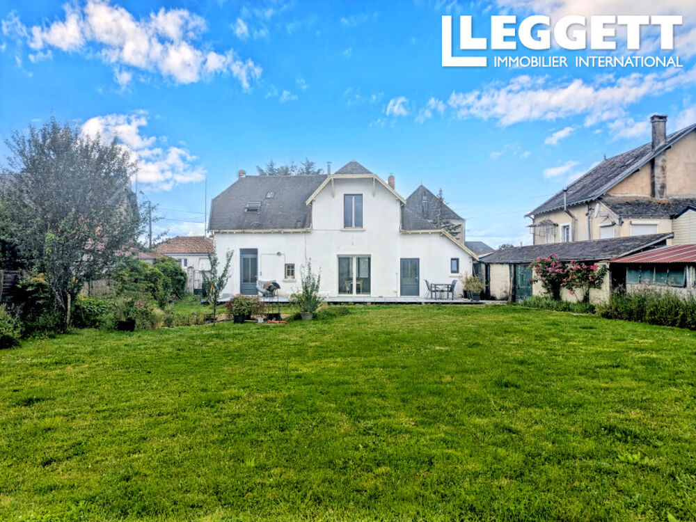 Maison de village rénovée avec 3 chambres, grand jardin, garage et terrasse à Ménigoute