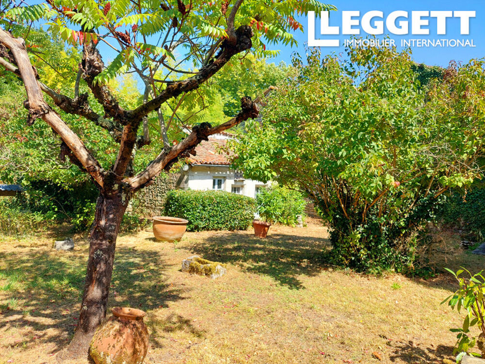 Vente Maison Jolie maison avec dépendances et jardin, idéalement placée dans le bourg de Villebois-Lavalette. Villebois-lavalette