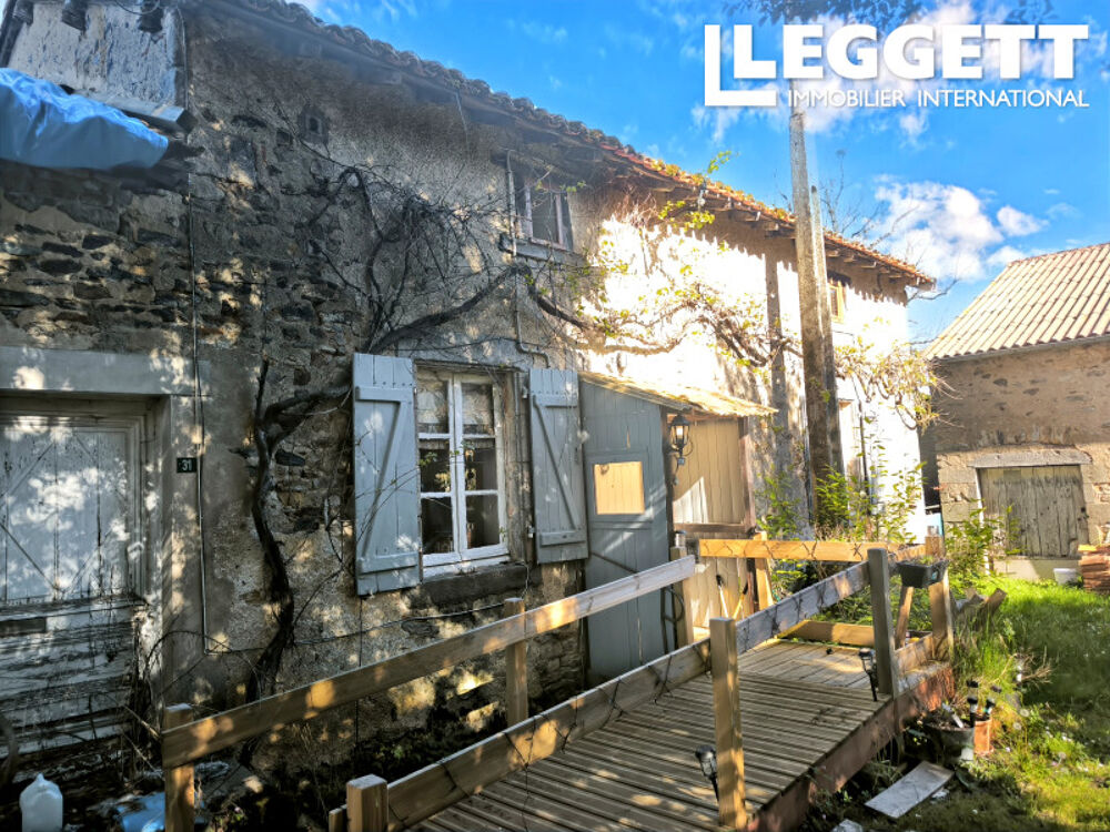 Vente Maison Superbe maison en pierre avec gîte, des dépendances, un terrain & un etang située à la lisière d'un village Val-d'oire-et-gartempe