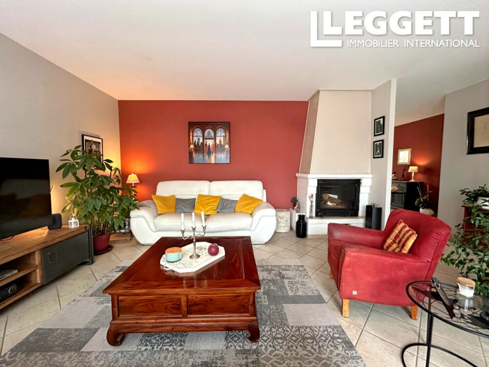 Vente Maison Maison élégante et confortable de 4 chambres, située dans un coin tranquille, avec piscine, véranda et jardin La bazouge-des-alleux