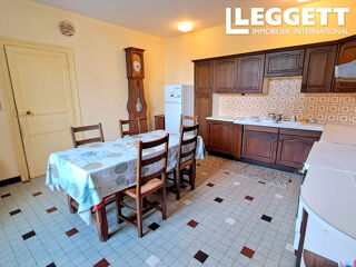 Vente Maison Belle opportunité de rénovation ! Grande propriété de 5 chambres au c?ur de Montemboeuf, en Charente. Montemb?uf