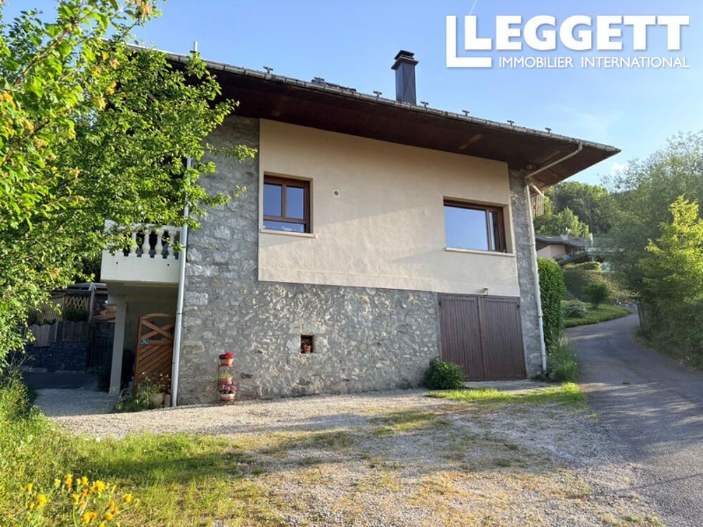 Charmante maison de village avec vue panoramique sur les montagnes, joli jardin et beau potentiel