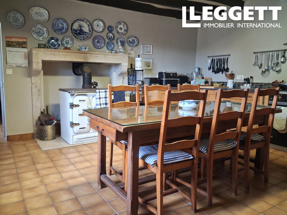 Vente Maison Longère individuelle de quatre chambres avec jardin arboré et grange Civray