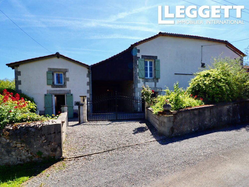 Vente Maison Deux charmantes maisons en pierre; jardin attenant; piscine; rénovation de la grange à terminer. Montbron
