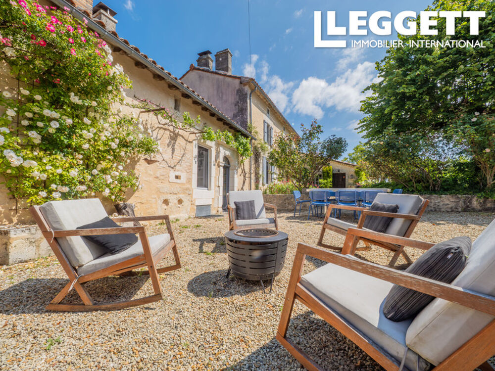 Maison de luxe récemment rénovée avec dépendances, piscine chauffée et grand jardin paysager, cour exposée Sud