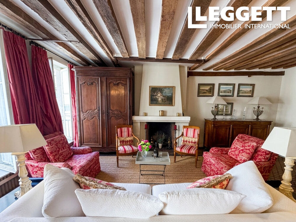 Vente Appartement Village Saint Paul, Le Marais. Appartement de caractère, Deux Pièces, 65m2 Carrez, au calme, 2ème étage. Paris 4