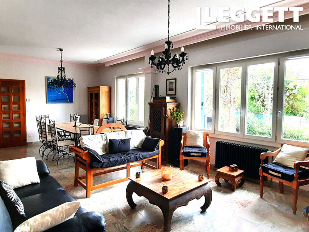 Vente Maison Villa d'époque T6 en pierre, indépendante, 2 sdb, avec jardin, parking privé et vue sur le village médiéval. Aigne