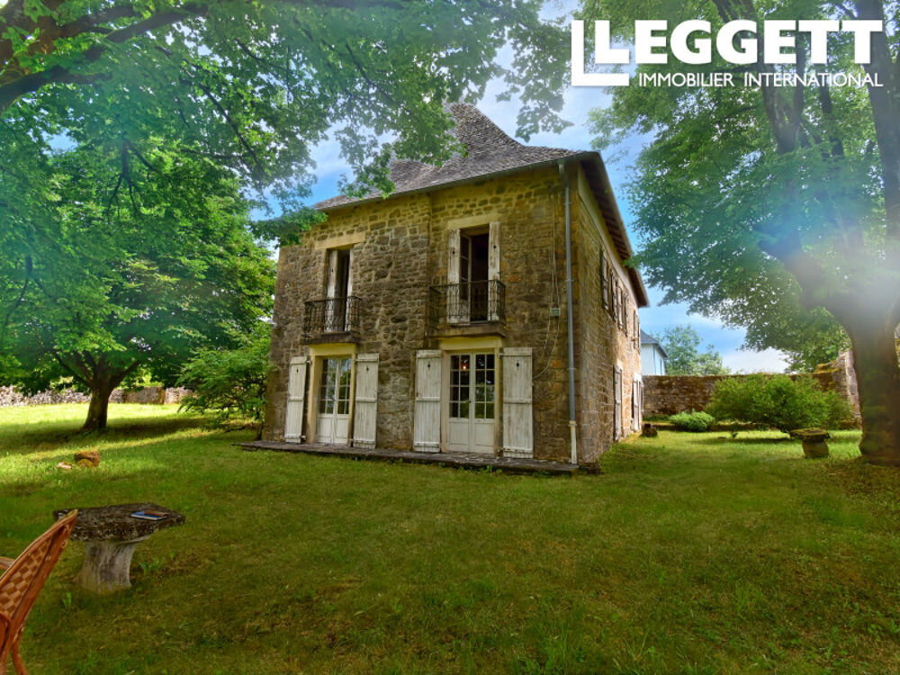 Ancien presbytère avec 4 chambres et un terrain clos, dans un cadre exceptionnel avec petite maison mitoyenne