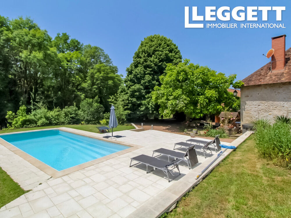 Vente Maison Authentique Périgourdine en pierre de 6 chambres, garage, préau, piscine jardin clos sur 2783m2 de terrain. Abjat-sur-bandiat