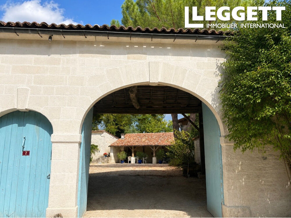 Vente Maison Élégante Maison de Maître avec piscine, jardins, bois et potentiel d?aménagement en Charente LigniÈres-sonneville