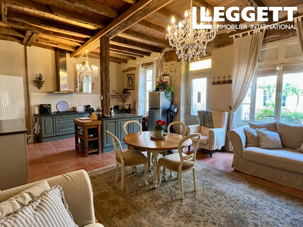 Charmante maison de village pleine de caractère, avec cour intérieur et à deux pas de la vie et des commodités