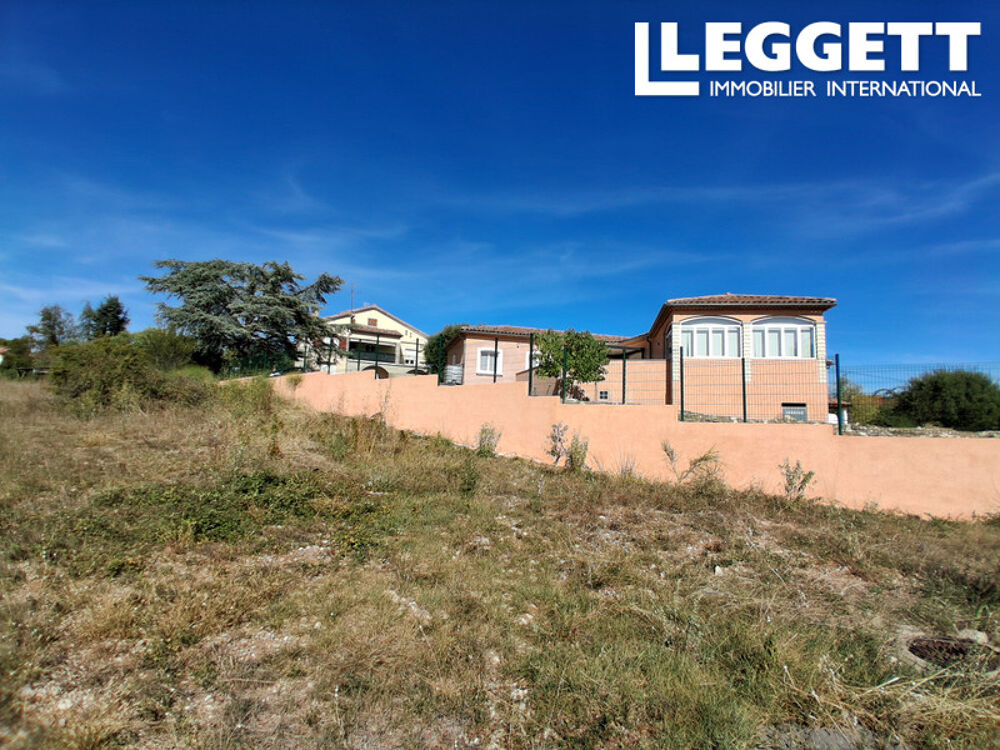 maison de 202m² sur sous sol et terrain de 2500m² garage 4 chambres 2 salles de bains 3 wc 3 terrasses