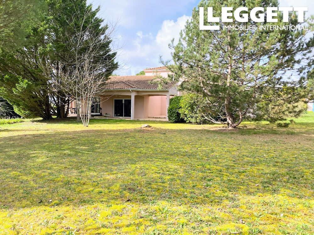 Vente Maison Superbe maison contemporaine proche de Mansle. 4 chambres. Plain pied. Vaste terrain clos et calme. Mansle