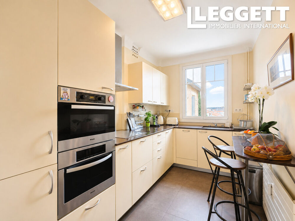 Vente Appartement Proche RER Le Vésinet Centre, 4 pièces rénové, étage élevé, balcon, ascenseur, cave et chambre de service Le vÉsinet