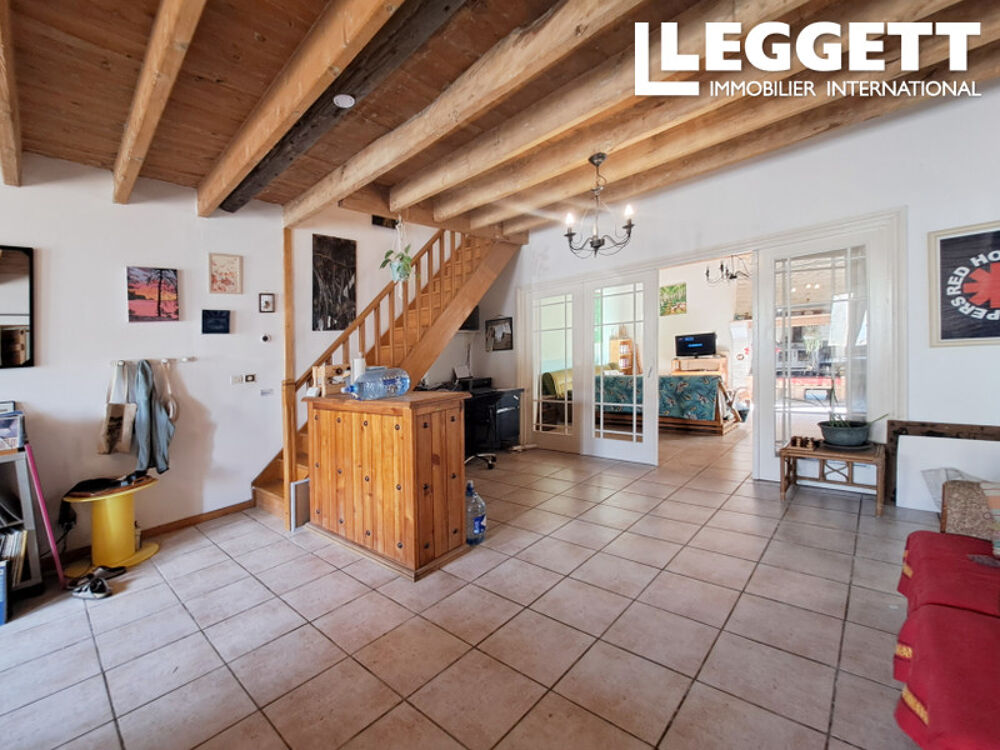 Vente Maison Maison de caractère en pierre avec 4 chambres, jardin clos, grange et atelier RomaziÈres