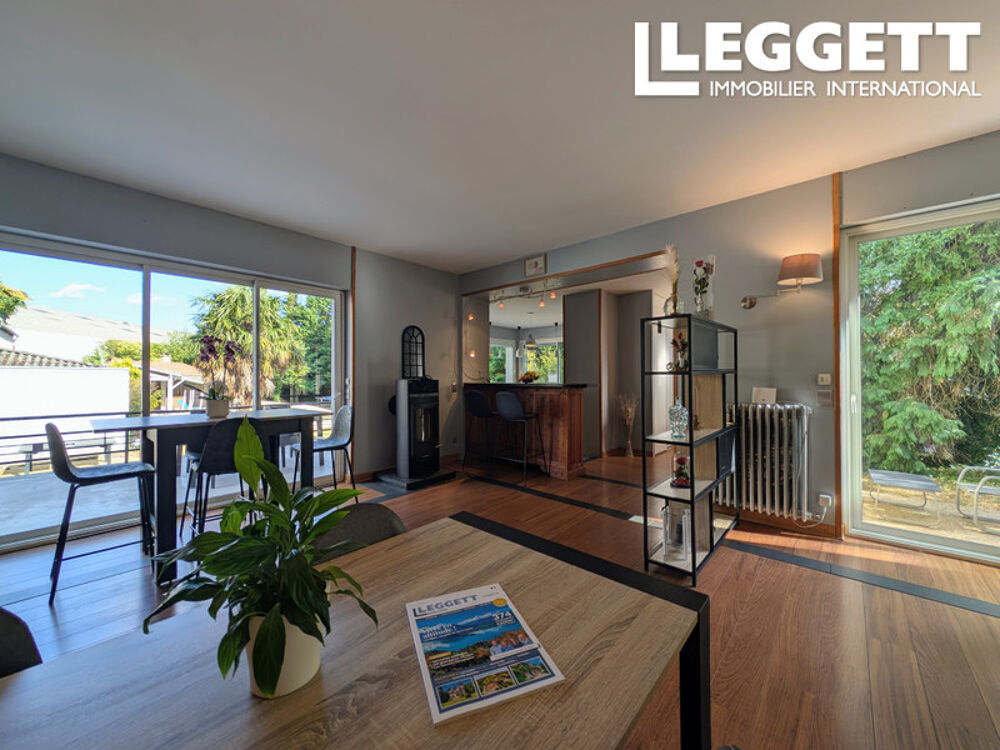 Vente Maison TARN:Aussillon,superbe propriété avec maison et logement annexe rénovation haut de gamme , piscine et jardin . Aussillon