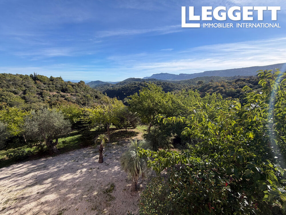 Vente Maison Villa de 200 m² avec trois suites parentales et deux garages, située à Plan-d?Aups-Sainte-Baume. Plan-d'aups-sainte-baume