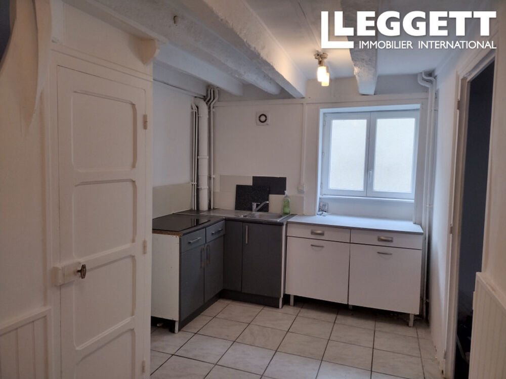 Vente Maison Magnifique maison de ville - 2 chambres/2 salles de bain, 3 étages avec jardin indépendant. Montmorillon