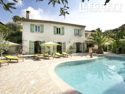   Superbe villa d'architecte de 235 m� dans un environnement privil�gi�, au calme absolu, avec piscine Maison - 9 pi�ce(s) - 235 m�